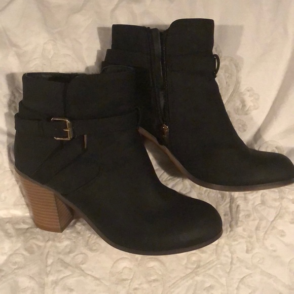 Black Ankle Boots - Picture 1 of 4